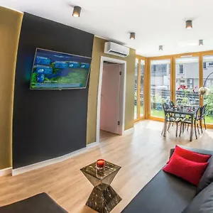 Galaxy Garden Cracow- Shopping Mall 1min, Underground Parking, Family Friendly, City Center Kraków